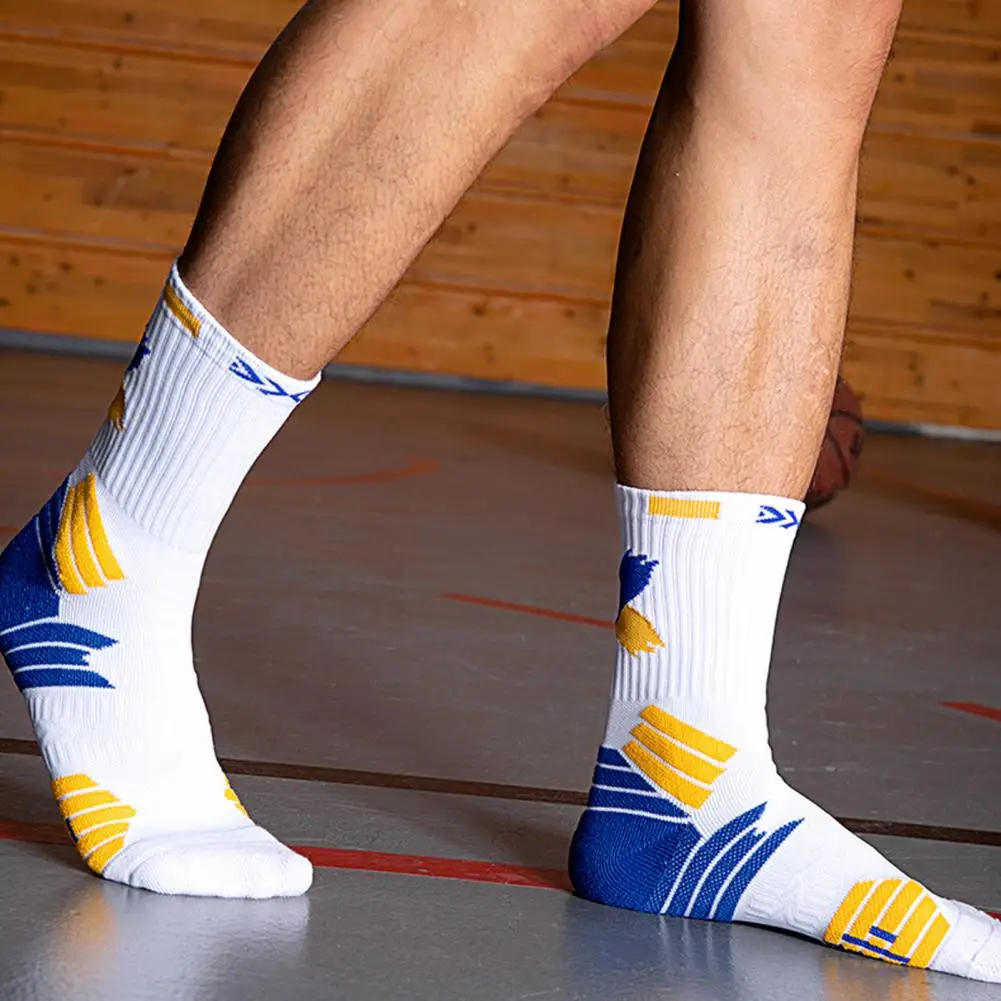 Носки Противоскользящие спортивные носки Полиэстер Спортивные полезные баскетбольные носки Mid-Tube
