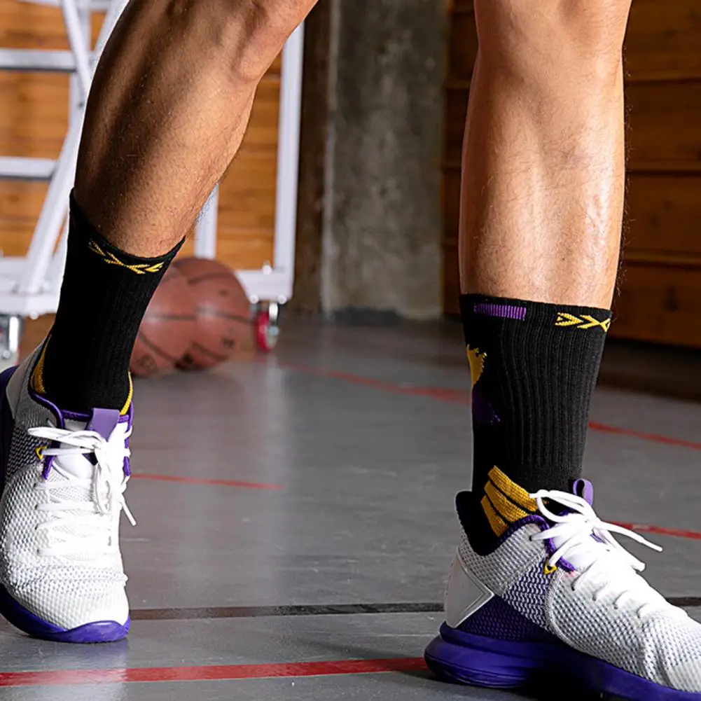 Носки Противоскользящие спортивные носки Полиэстер Спортивные полезные баскетбольные носки Mid-Tube
